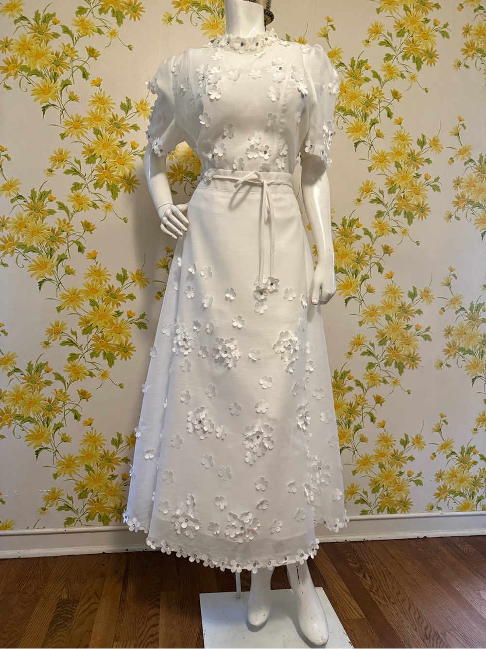 White Floral Appliqué Skirt Set with Tie Waist size L - Picture 6 of 16